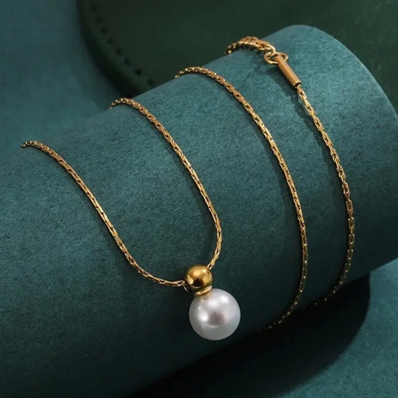 18 KT Gold Over Titanium Pearl Necklace - Picture 2 of 2